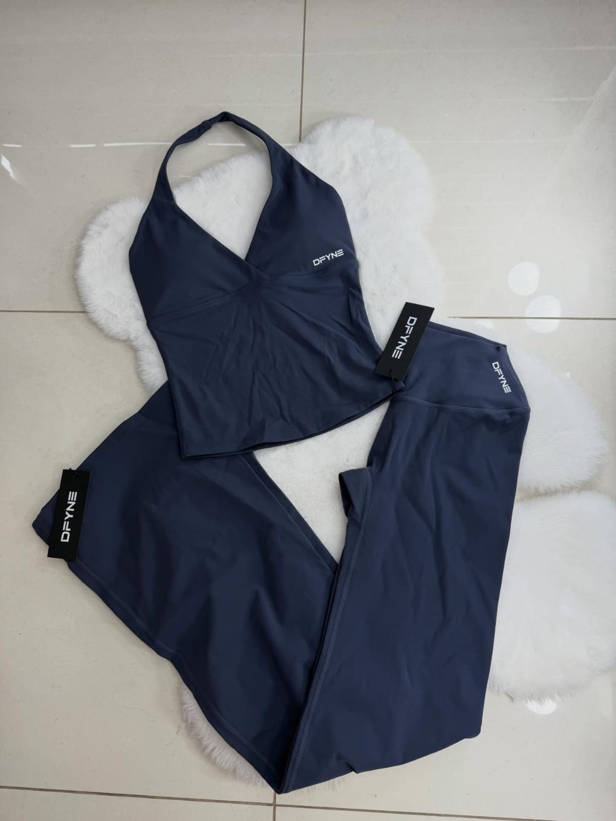 Conjunto top halter y pantalón acampanado